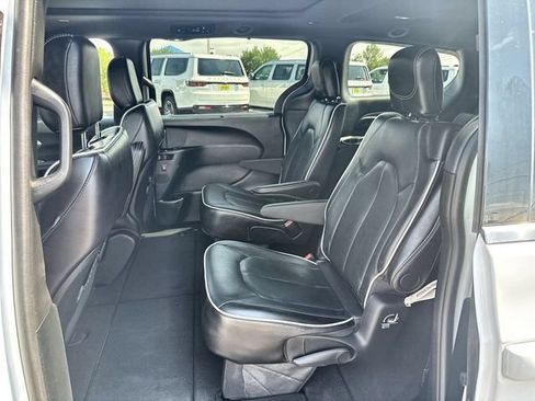 Used 2026 Chrysler Pacifica Limited FWD image 22