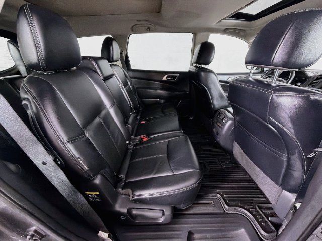 Used 2018 Nissan Pathfinder SL AWD/4WD image 28