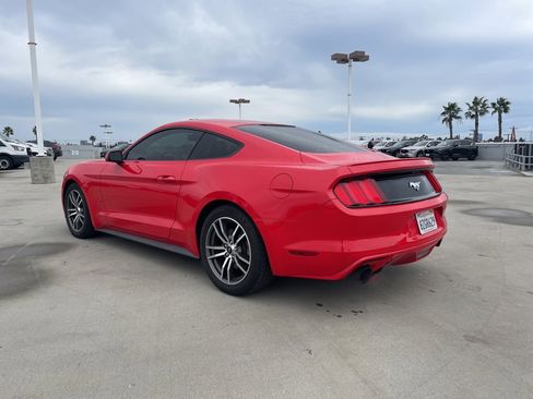 Used 2016 Ford Mustang Coupe image 4