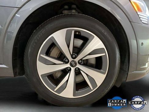 Used 2024 Audi Q8 e-tron Premium Plus image 32