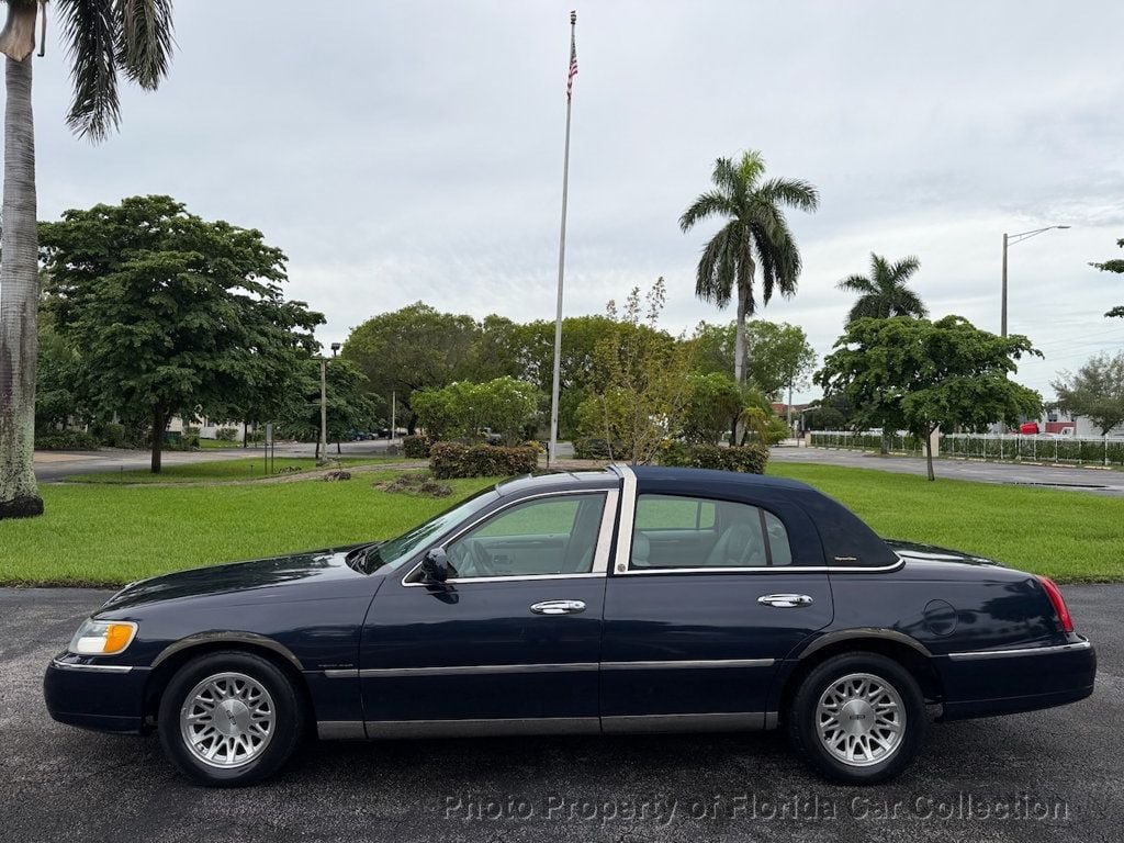 Used 1999 Lincoln Town Car Signature RWD image 13