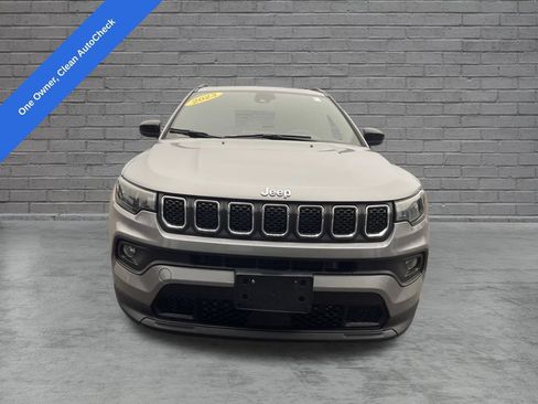 Used 2023 Jeep Compass Latitude AWD/4WD image 2