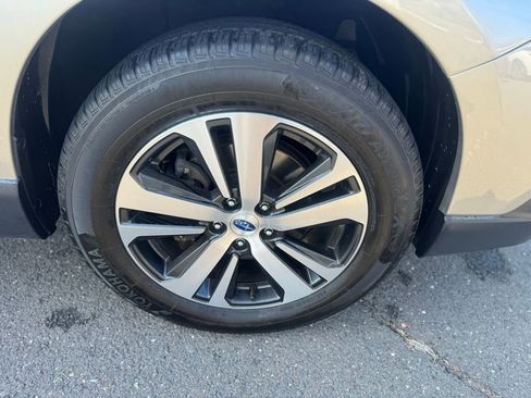 Used 2018 Subaru Outback 3.6R Limited AWD/4WD image 9