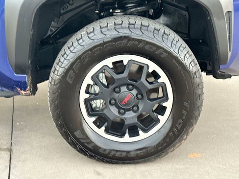 Used 2024 Toyota Tacoma TRD Off-Road image 10