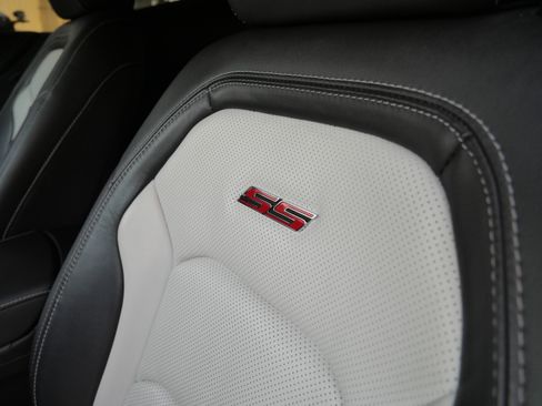 Used 2019 Chevrolet Camaro SS image 21