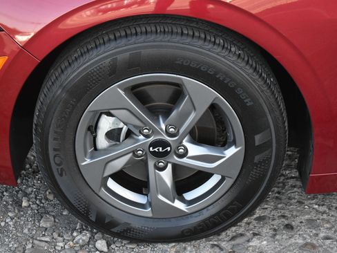 Used 2023 Kia K5 LXS image 11