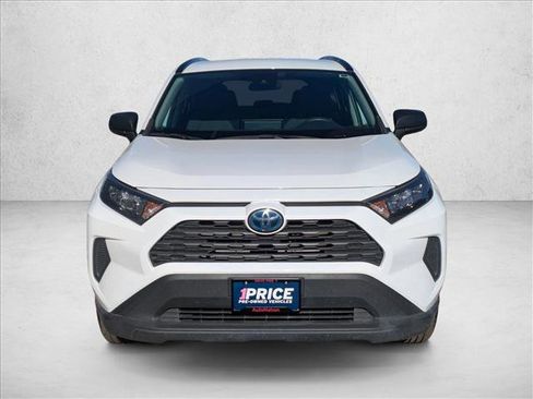 Used 2020 Toyota RAV4 LE image 2