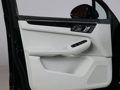 New 2026 Porsche Macan GTS AWD/4WD image 28