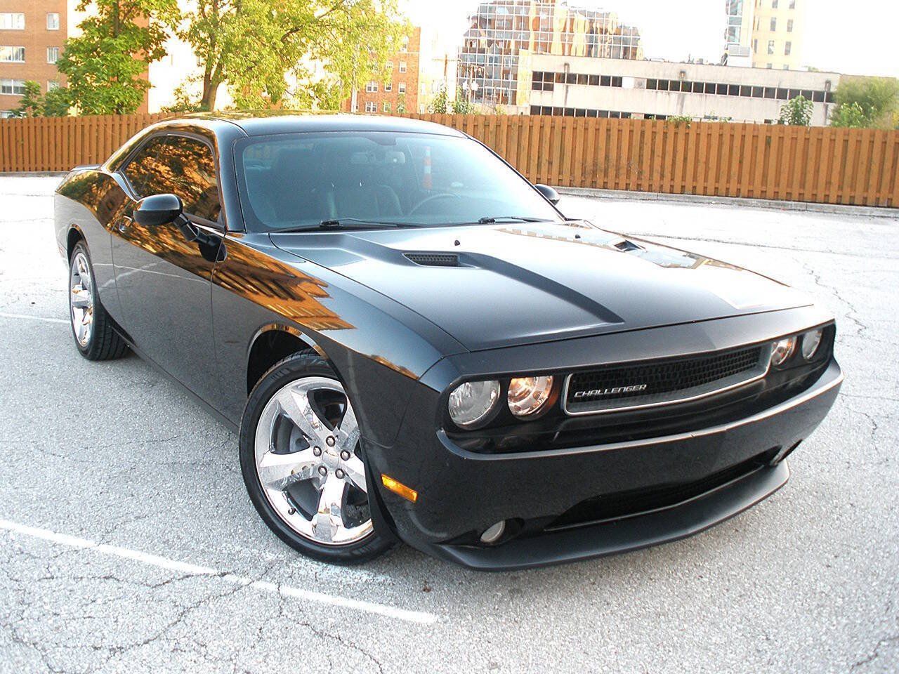 Used 2012 Dodge Challenger SXT Plus RWD image 2