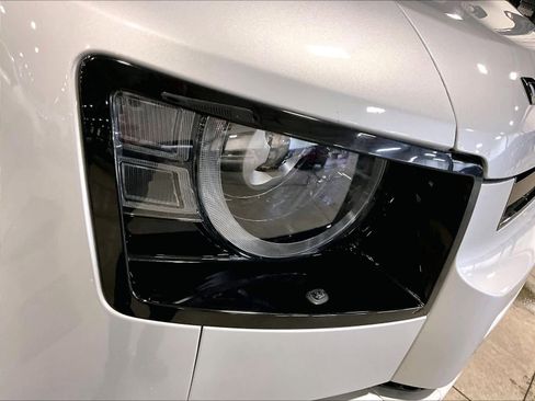 Used 2023 Land Rover Defender 110 SE image 34