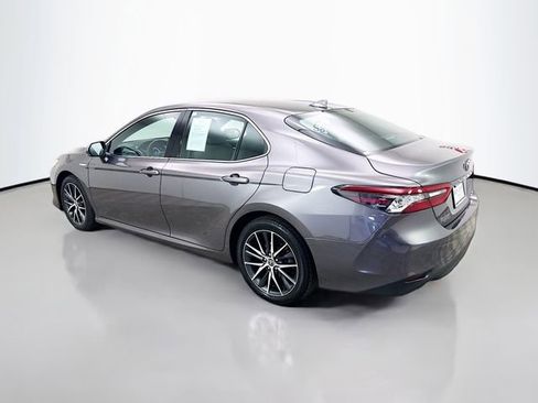 Used 2021 Toyota Camry XLE w/ Cold Weather Package image 5