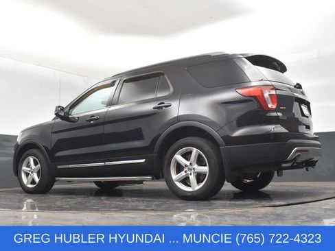 Used 2017 Ford Explorer XLT w/ Equipment Group 202A AWD/4WD image 22