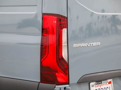 Used 2024 Mercedes-Benz Sprinter 2500 image 9