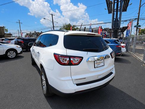 Used 2017 Chevrolet Traverse LT FWD image 5