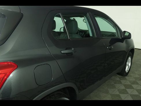 Used 2019 Chevrolet Trax LS AWD/4WD image 16