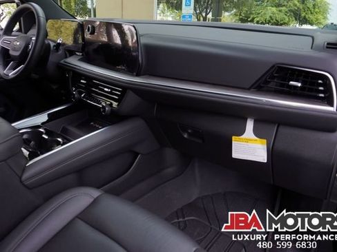 Used 2025 Chevrolet Suburban LT RWD image 98