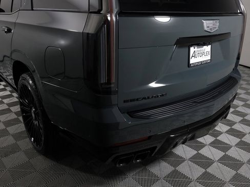 Used 2025 Cadillac Escalade V w/ LPO, ONYX Package image 54