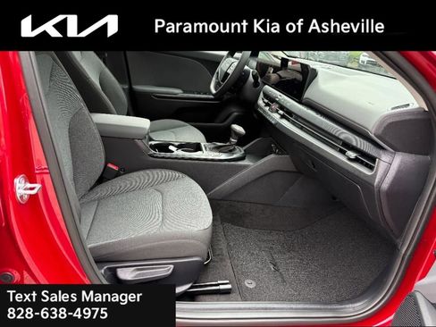 New 2025 Kia K4 LXS image 16