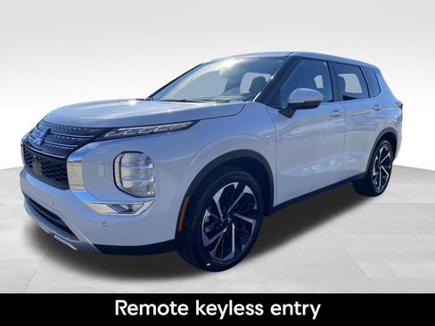 Used 2024 Mitsubishi Outlander SE image 6