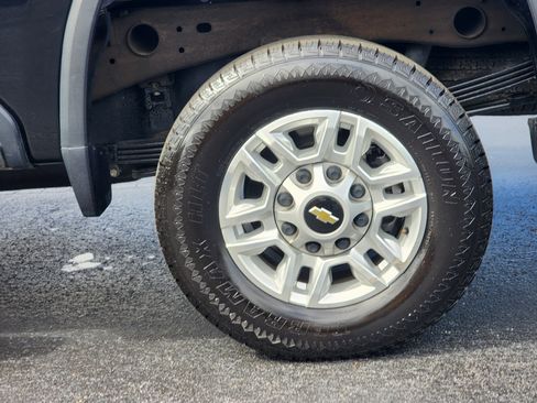 Used 2024 Chevrolet Silverado 2500 LT image 11