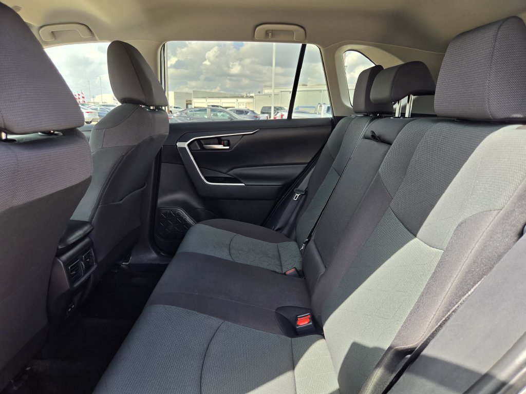 Used 2025 Toyota RAV4 XLE FWD image 29
