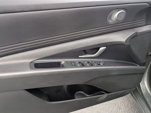 Used 2025 Hyundai Elantra SEL FWD image 15