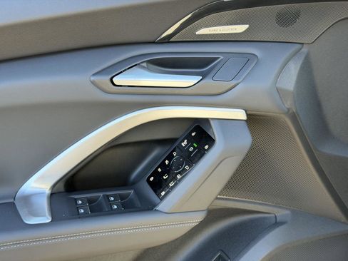 Used 2025 Audi Q5 Premium Plus w/ Premium Plus image 11