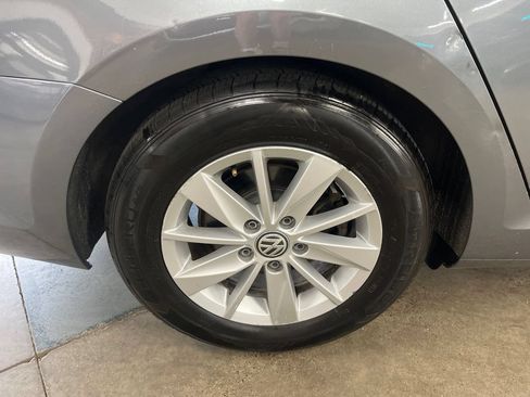 Used 2016 Volkswagen Golf S FWD image 19