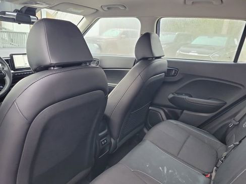 Used 2025 Hyundai Venue Limited image 28