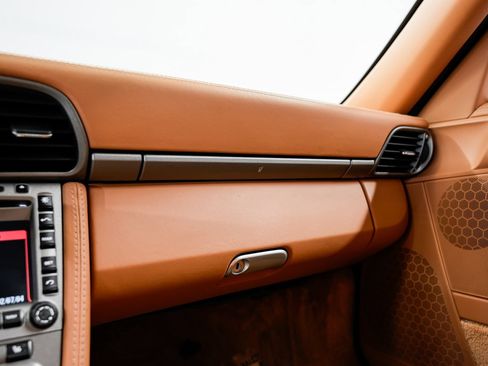 Used 2005 Porsche 911 Carrera RWD image 15