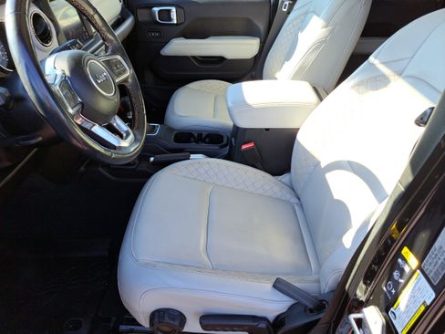 Used 2022 Jeep Gladiator Overland image 11