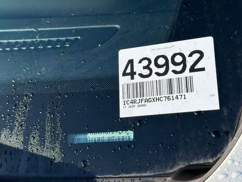 Used 2017 Jeep Grand Cherokee Altitude image 4