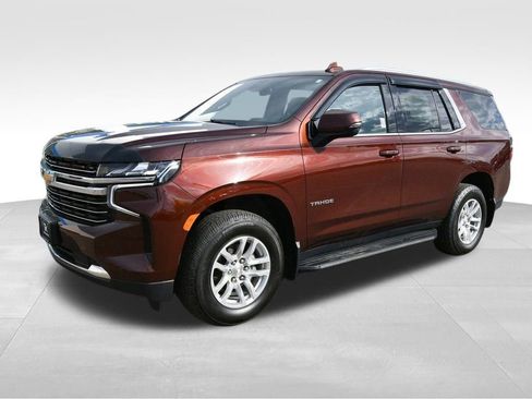 Used 2022 Chevrolet Tahoe LT w/ Luxury Package AWD/4WD image 2