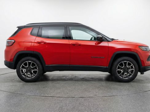 Used 2025 Jeep Compass Trailhawk AWD/4WD image 11