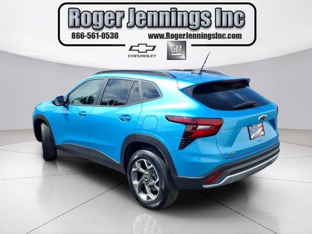 Used 2025 Chevrolet Trax LT w/ Driver Confidence Package FWD image 3