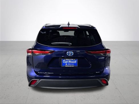 Used 2024 Toyota Highlander XLE AWD/4WD image 7