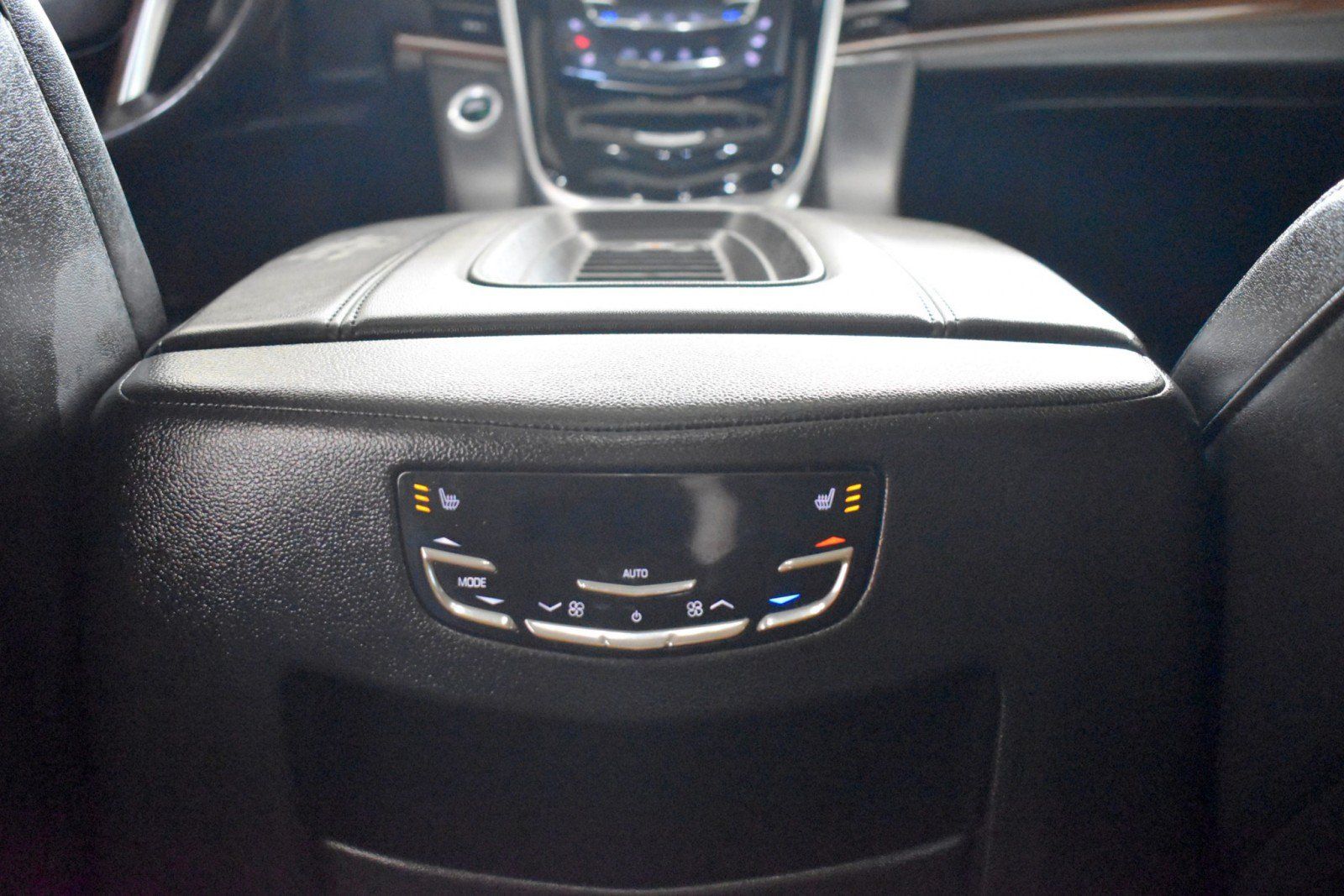Used 2018 Cadillac Escalade Luxury AWD/4WD image 33