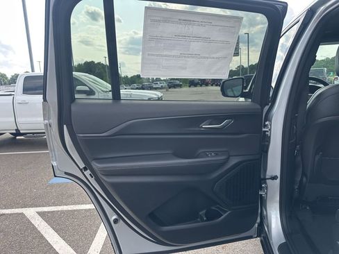 New 2025 Jeep Grand Cherokee L Altitude image 23