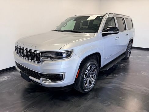 Used 2024 Jeep Wagoneer L 4WD w/ Premium Group I image 4