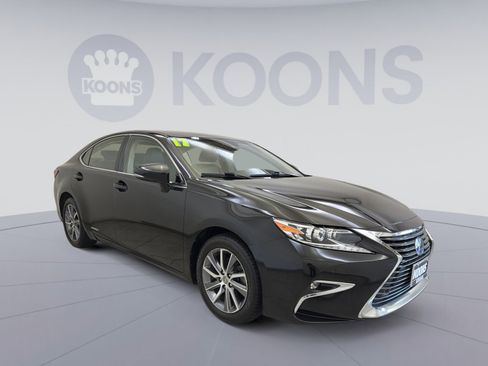 Used 2017 Lexus ES 300h w/ Luxury Package FWD image 2