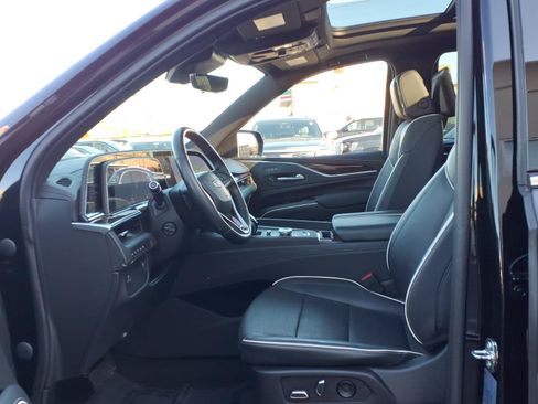 Used 2023 Cadillac Escalade Premium Luxury AWD/4WD image 22