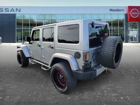 Used 2016 Jeep Wrangler Unlimited Sahara w/ Connectivity Group AWD/4WD image 7
