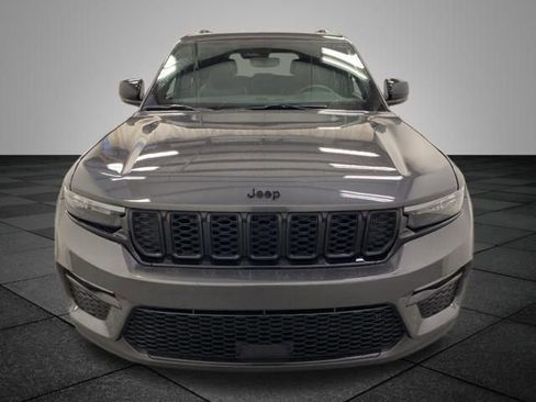 Used 2024 Jeep Grand Cherokee Limited w/ Black Appearance Package AWD/4WD image 2