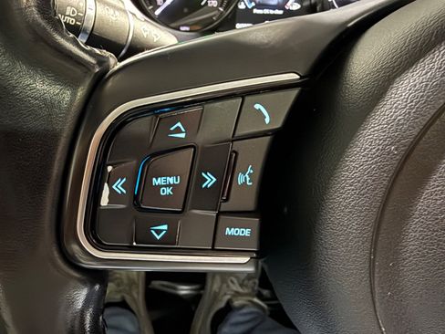 Used 2018 Jaguar E-PACE S image 23