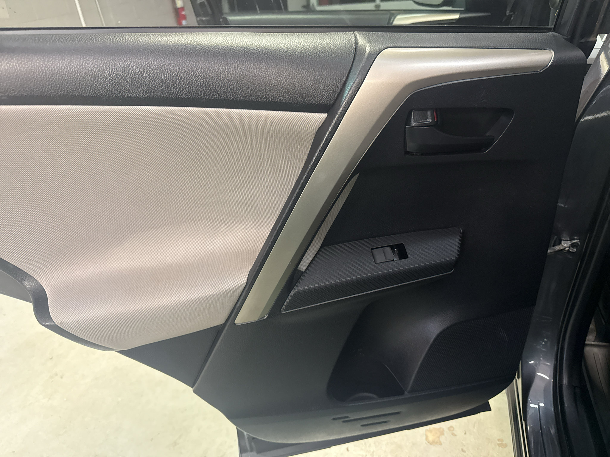 Used 2015 Toyota RAV4 LE AWD/4WD image 20
