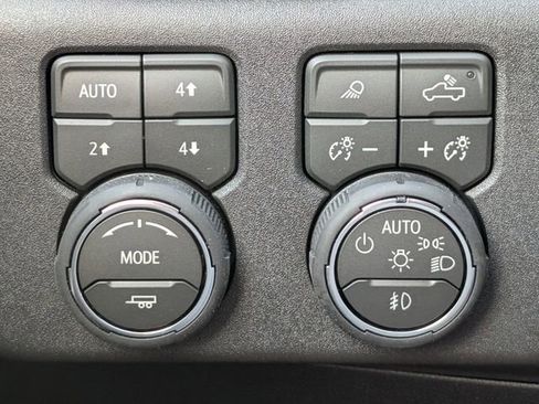 New 2026 Chevrolet Silverado 1500 High Country AWD/4WD image 24