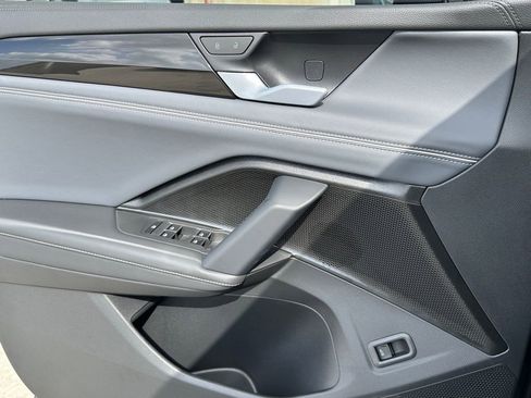 New 2026 Volkswagen Tiguan SEL R-Line AWD/4WD image 19