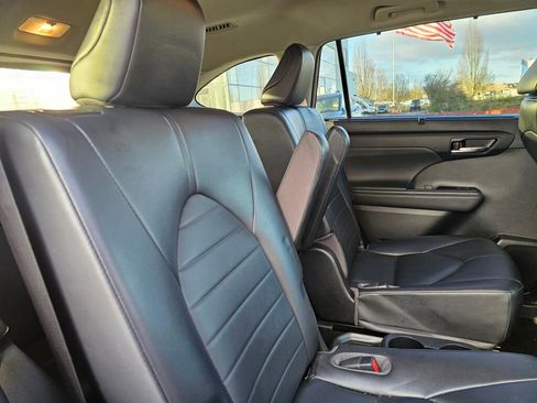 Used 2022 Toyota Highlander XLE image 14