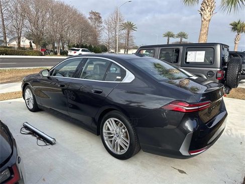 Used 2024 BMW 530i xDrive w/ Premium Package image 5