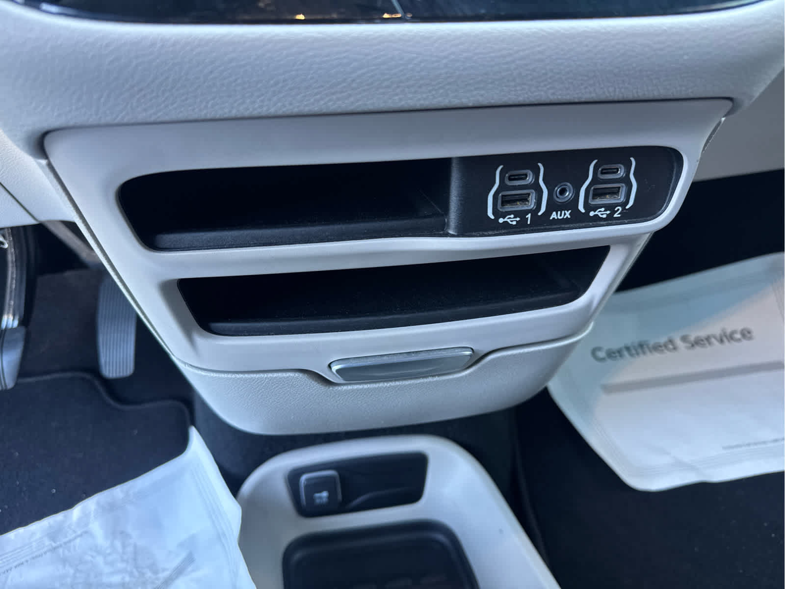 Used 2024 Chrysler Pacifica Touring-L FWD image 25